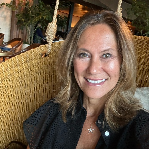 Meet your Posher, Suzy - Picture 1 of 5